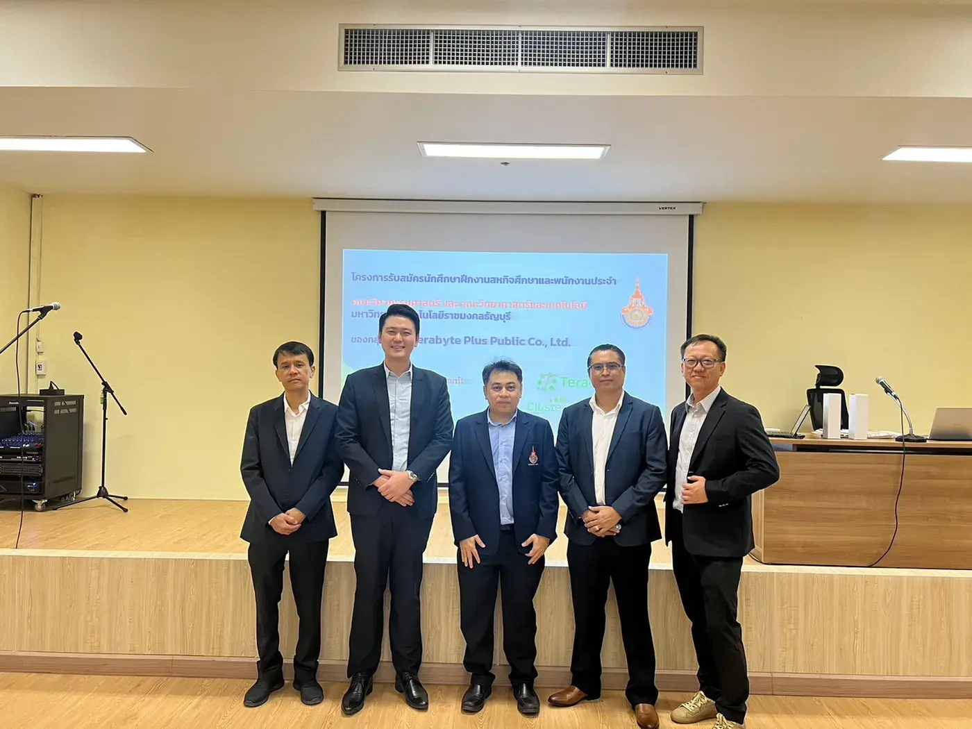 ประชาสัมพันธ์การรับนักศึกษาฝึกงานสหกิจและรับพนักงานประจำ ณ มหาวิทยาลัยเทคโนโลยีราชมงคลธัญบุรี คลอง 6